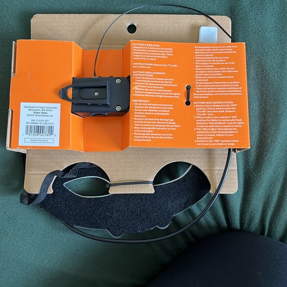 Light Up Cat Eye Mask - Picture 3 of 3